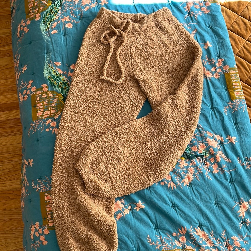 SKIMS teddy bear pants. camel color